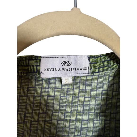 Never a Wallflower Green Short Sleeve Top Sz. XS - Picture 2 of 3